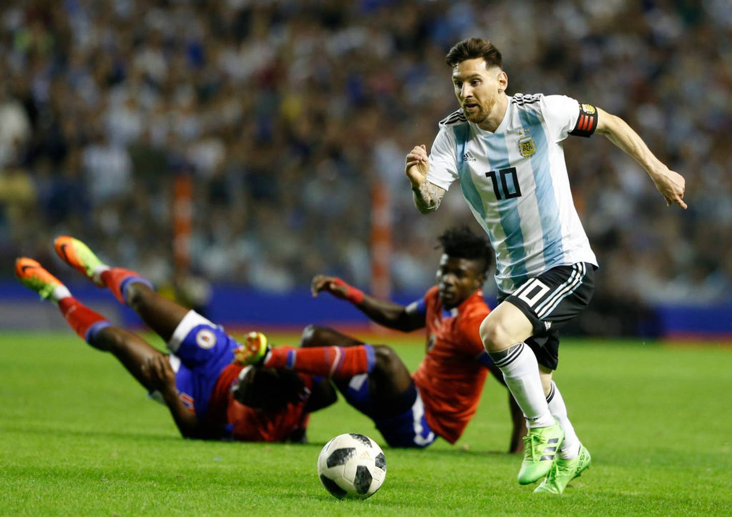 Leo Messi leaves two players flailing vs Haiti