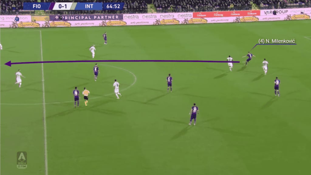 Fiorentina's Milenkovic fires the ball into the striker. A pass type used to beat the midfield press.