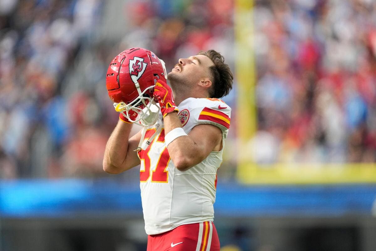 Kansas City Chiefs Travis Kelce steps up, earns praise from Patrick