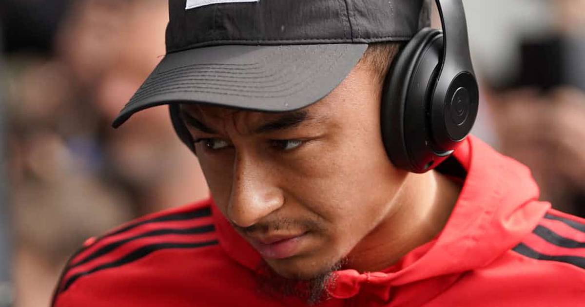 Gary Neville sends message to Jesse Lingard over Manchester United send-off