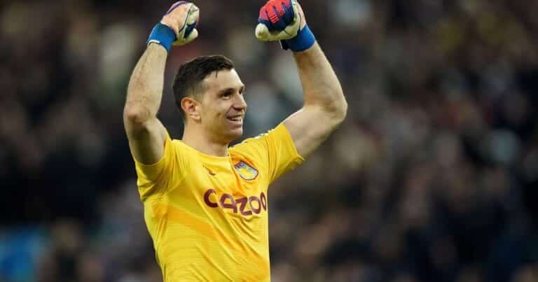 Fan footage showcases Emi Martinez’s key role in Aston Villa’s 2nd goal vs Man United