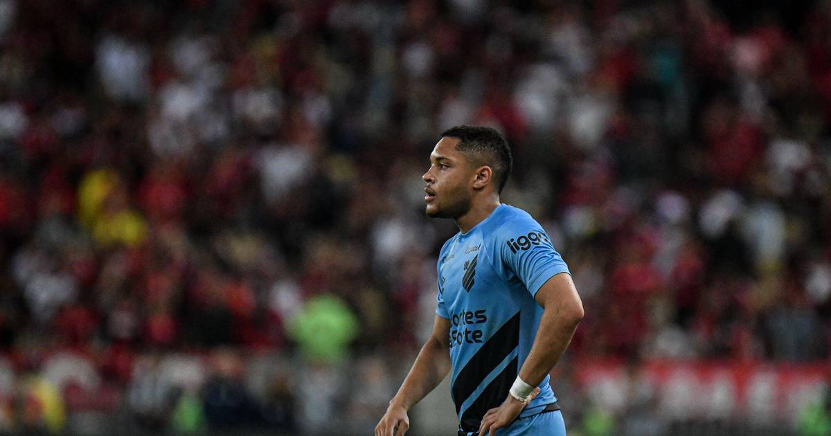 Xavi reassures Barcelona fans over Vitor Roque arrival