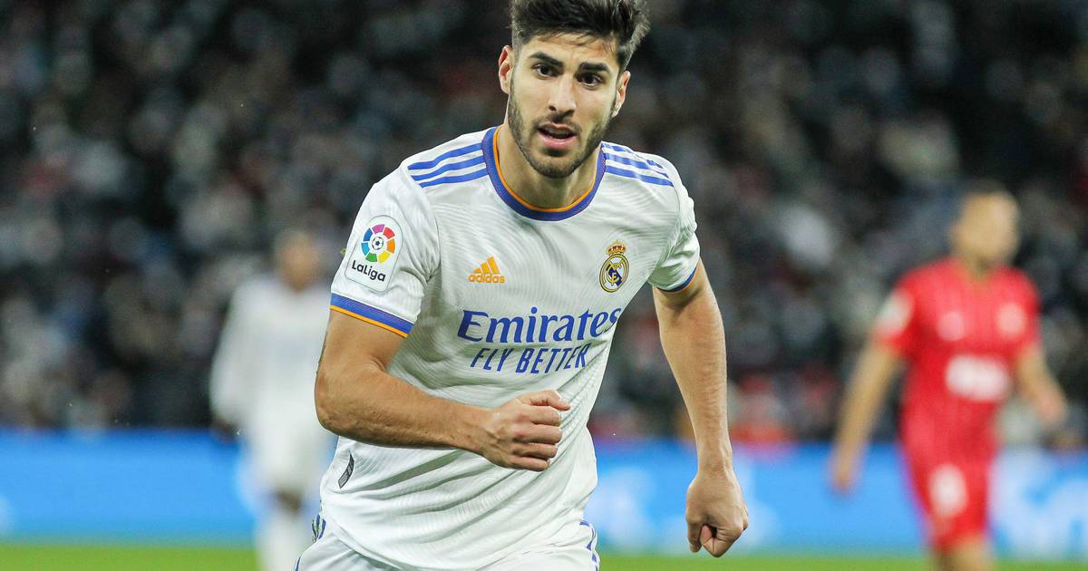 Real Madrid fans in collective Marco Asensio contract message after Cadiz