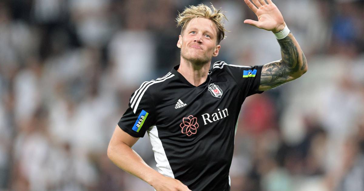 ‘It must be a stunt’ Dutch legend responds to Manchester United’s Wout Weghorst deal