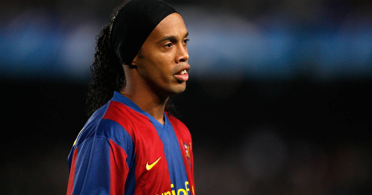 Ronaldinho responds as son follows in footsteps in signing for Barcelona