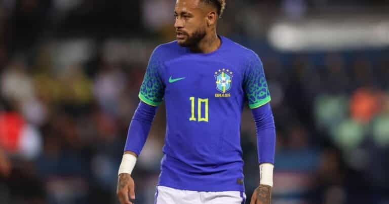 Photo: Neymar shows off alarming state of ankle injury