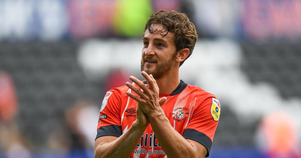 Photo: Luton’s Tom Lockyer celebrates promotion from hospital bed