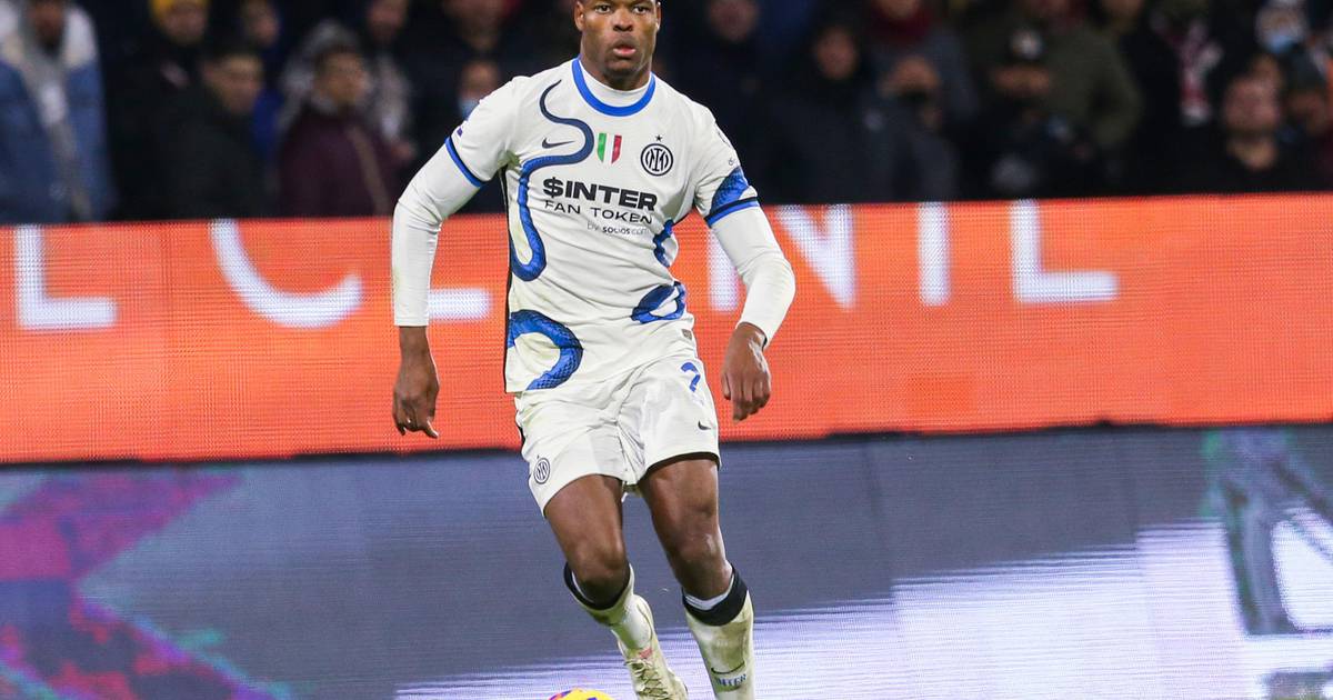 Denzel Dumfries addresses Chelsea links after MOTM display for the Netherlands