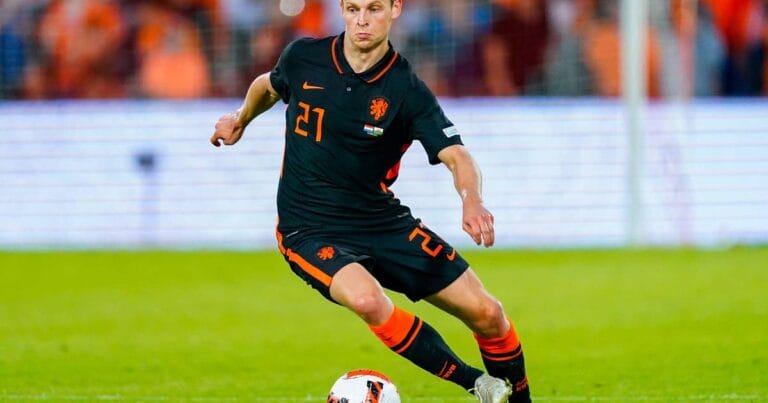 Chelsea set to hijack Man United summer plans with formal bid for Dutch star Frenkie de Jong