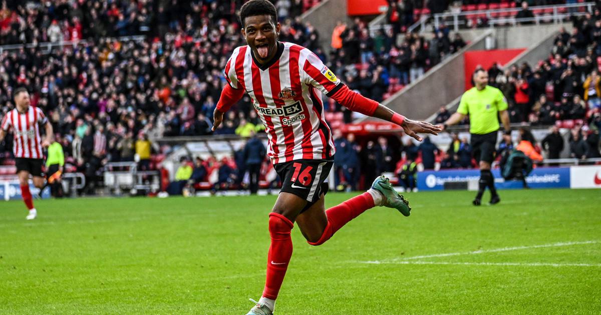 Man United loanee Amad Diallo bags pair of EFL awards
