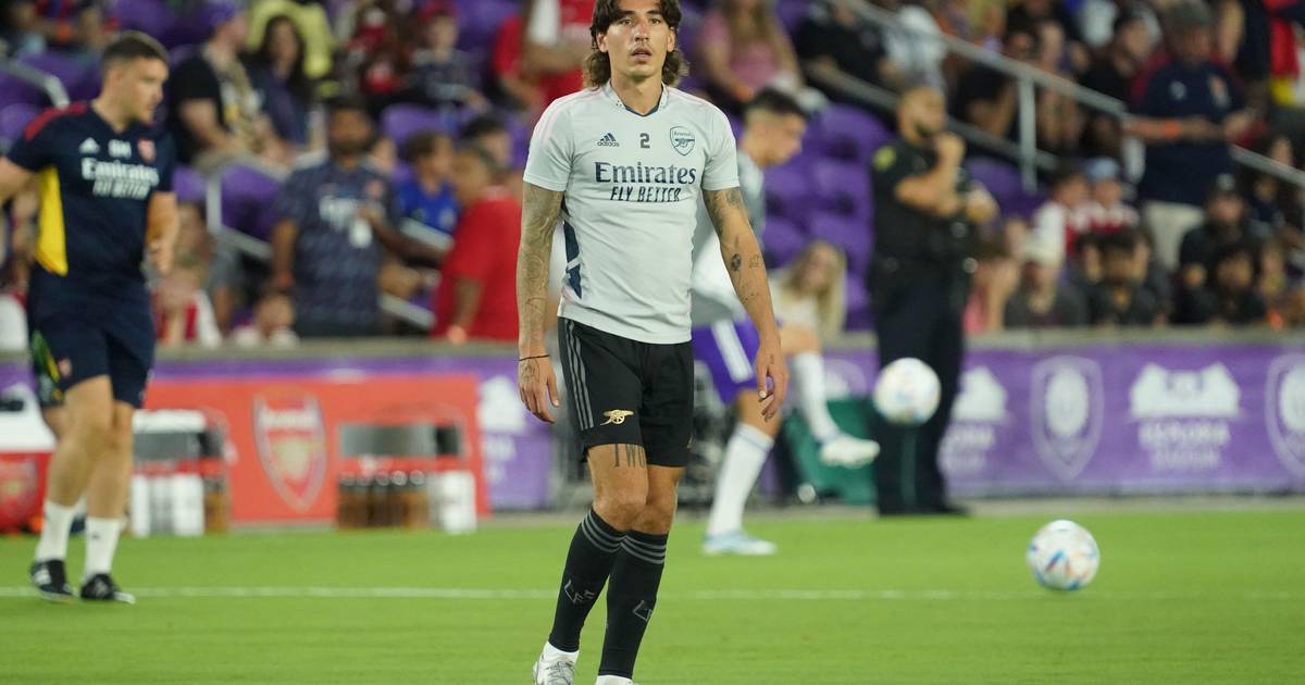 Hector Bellerin close to Barcelona departure
