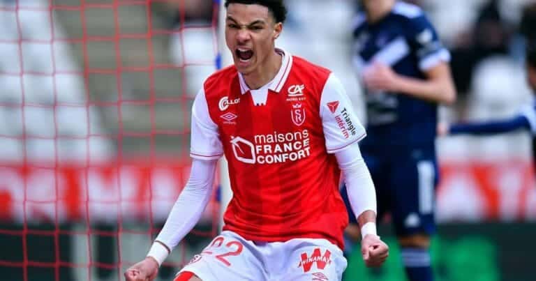 Manchester United join Arsenal in hunt for 19-year-old striker