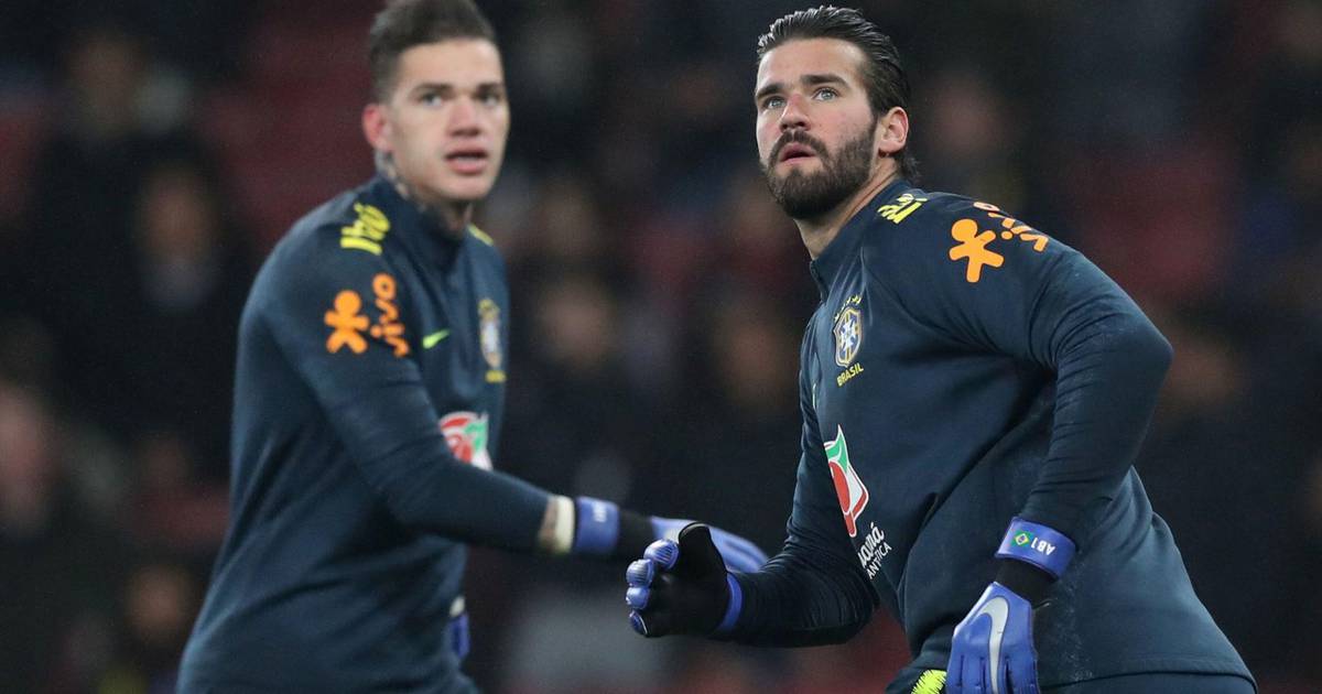 Who has kept the most clean sheets in a single Premier League season?