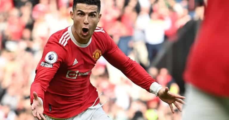 Southampton and Brighton players star in Team of the week 32