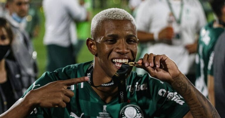 Nottingham Forest seal €20 million midfielder deal