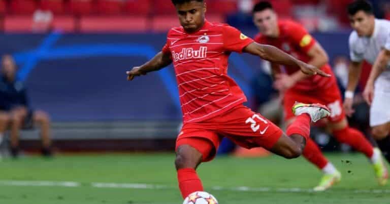 Manchester United fail with sensational transfer hijack for star striker