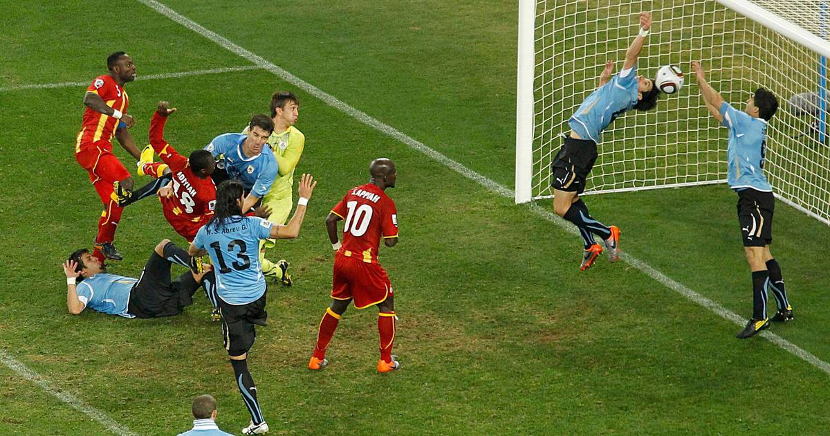 Roundup: Fans the world over take aim at Luis Suarez after Uruguay’s World Cup elimination