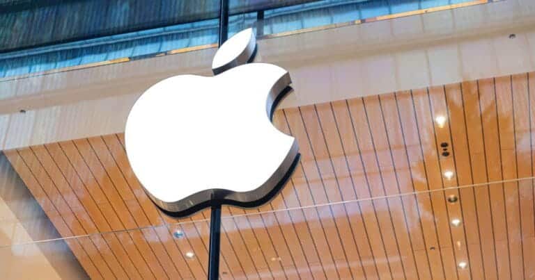 Tech juggernaut Apple linked with potential bid for Manchester United