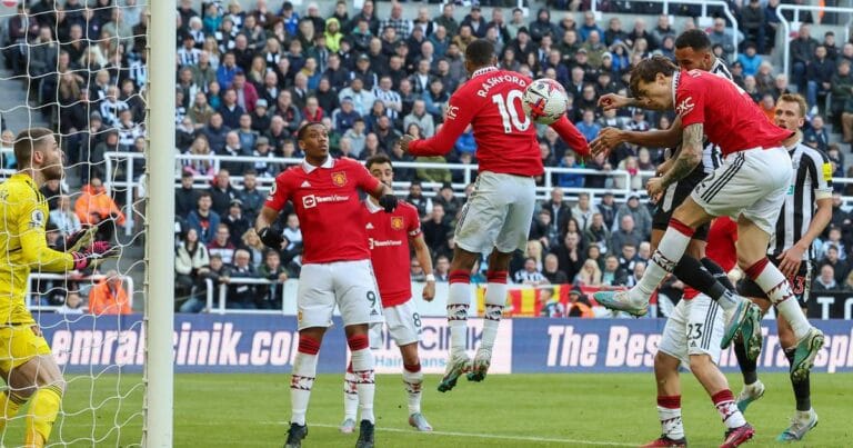 Rio Ferdinand sends scathing message to Manchester United players