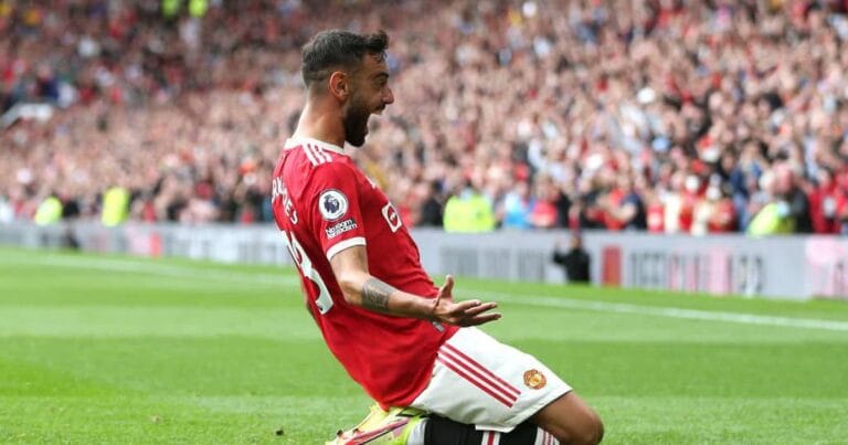 Official: Bruno Fernandes signs new Manchester United contract