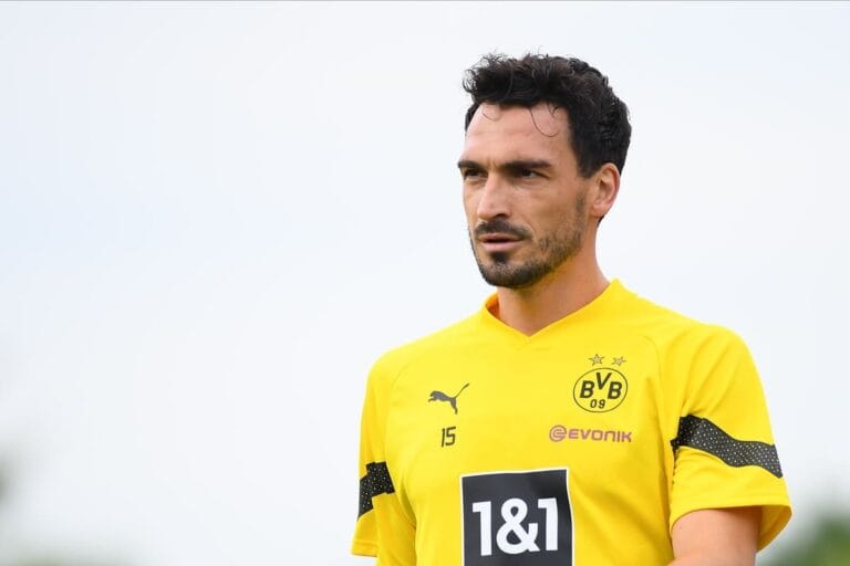 Mats Hummels leaves Borussia Dortmund