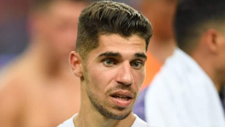 Manor Solomon: Leeds sign Tottenham winger on loan in sixth deal of transfer window