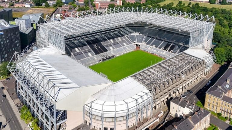 Newcastle sign Danish striker Osula from Sheffield United