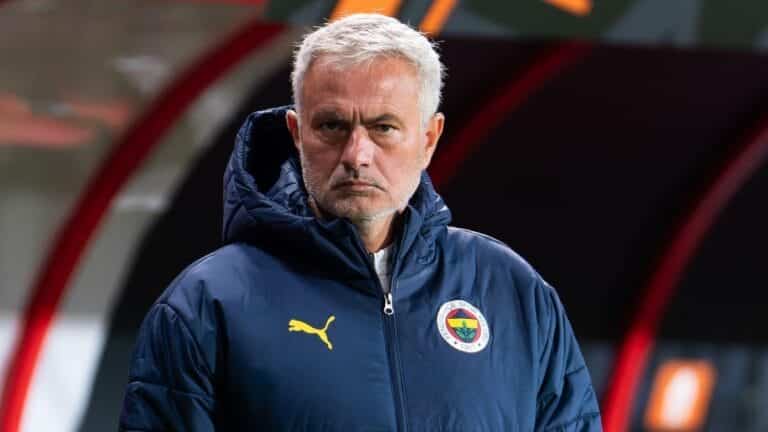 Fenerbahce 1-1 Manchester United: Honours even as Mourinho sees red
