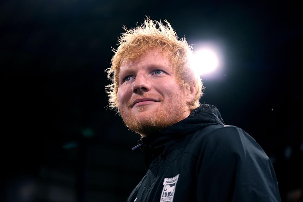 Manchester United: Ed Sheeran apologises after interrupting Amorim interview