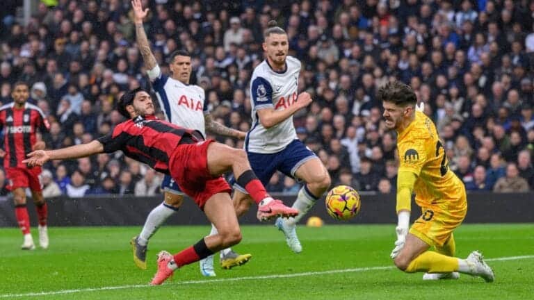 Tottenham 1-1 Fulham: Cairney rescues a point for Cottagers despite late red card