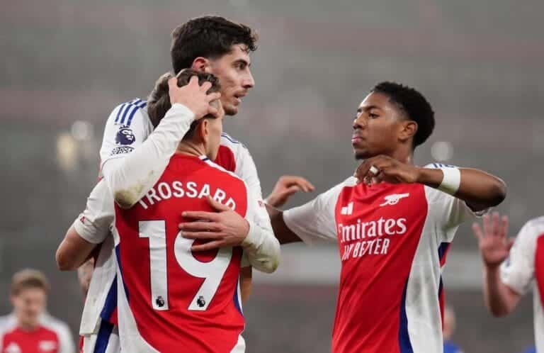 Arsenal 1-0 Ipswich: Gunners grind out win to go second