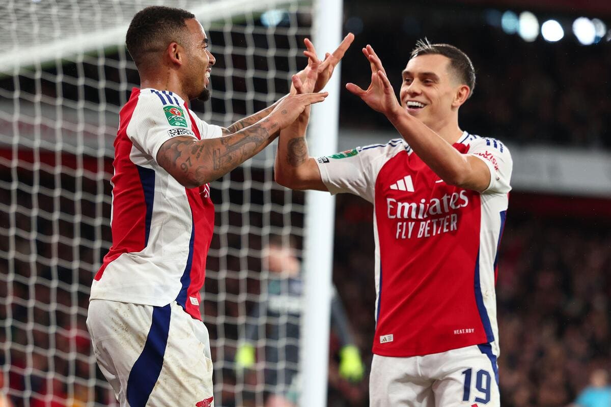 Line-ups confirmed as Gunners look to close gap at top