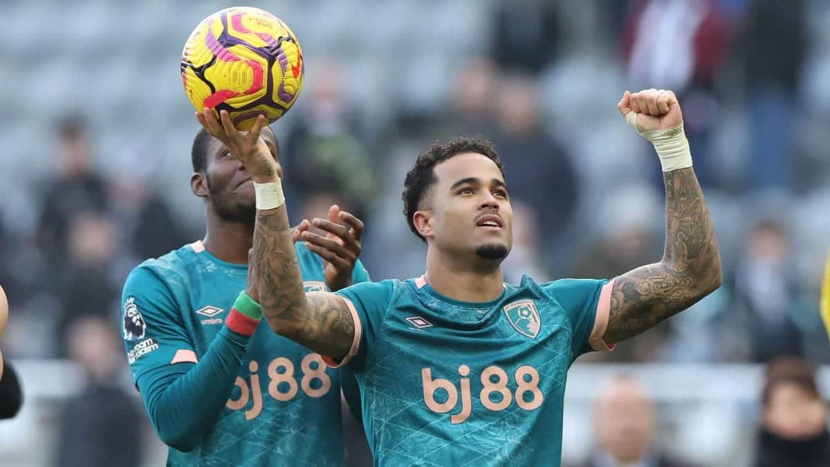 L’eroe della tripletta del Bournemouth, Kluivert, punta sull’Europa dopo la straordinaria vittoria del Newcastle L’eroe della tripletta del Bournemouth, Kluivert, punta sull’Europa dopo la straordinaria vittoria del Newcastle