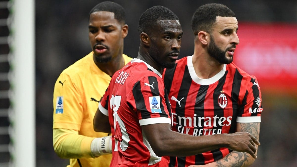 Kyle Walker and Vikio Tomori from Milan