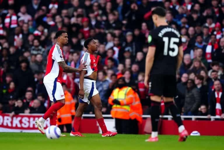 Arsenal 0-1 West Ham: Ten-man Gunners fail to close gap on league leaders Liverpool
