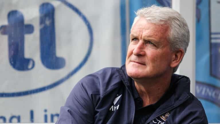 Ex-Manchester United legend named manager of relegation-threatened League Two club who were linked with Steven Gerrard