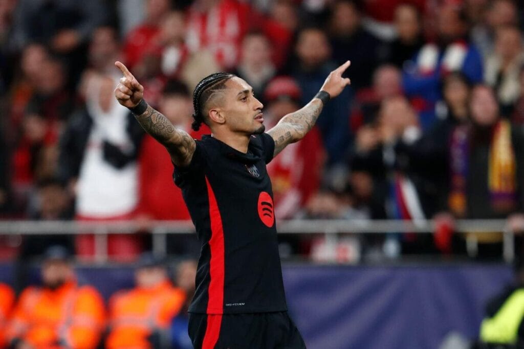 Benfica 0-1 Barcelona: Raphinha stunner gives 10-man visitors first-leg advantage