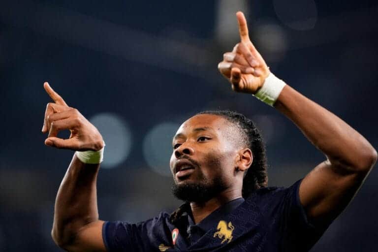 Juventus strike late to win fifth game in a row