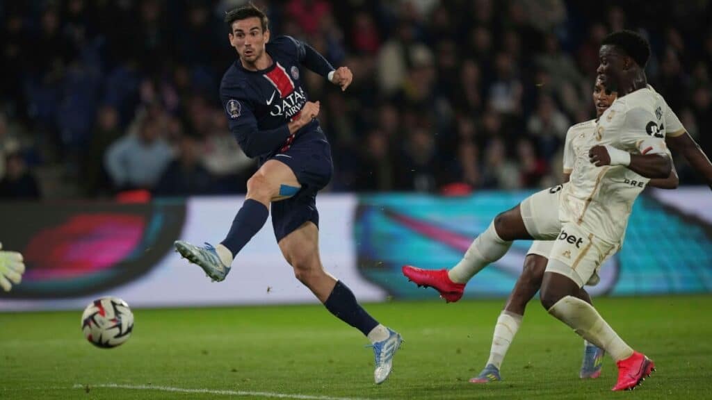 Paris Saint-Germain 1-3 Nice: French champions see unbeaten campaign come to end
