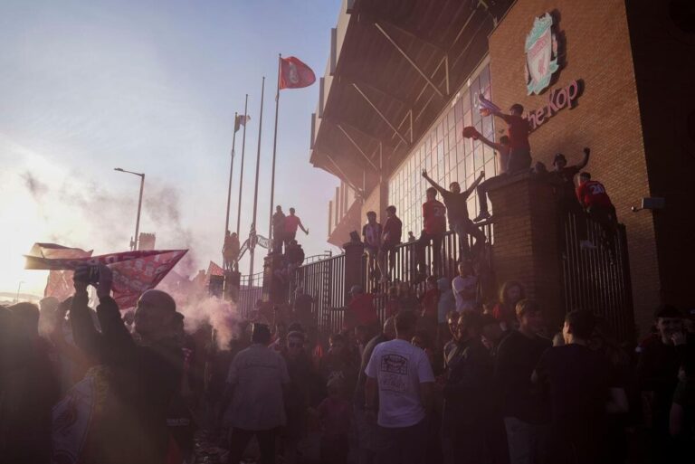 Liverpool not fancied to retain Premier League title with Manchester City named favourites