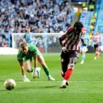 Eliezer Mayenda scores the winner for Sunderland at Coventry
