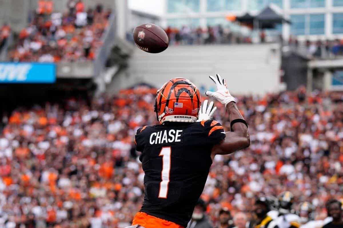 Cincinnati Bengals agree record-breaking deals with WRs Chase and Higgins