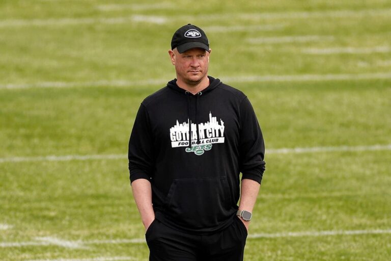 New York Jets: Rodgers’ close friend Hackett stripped of play-calling duties