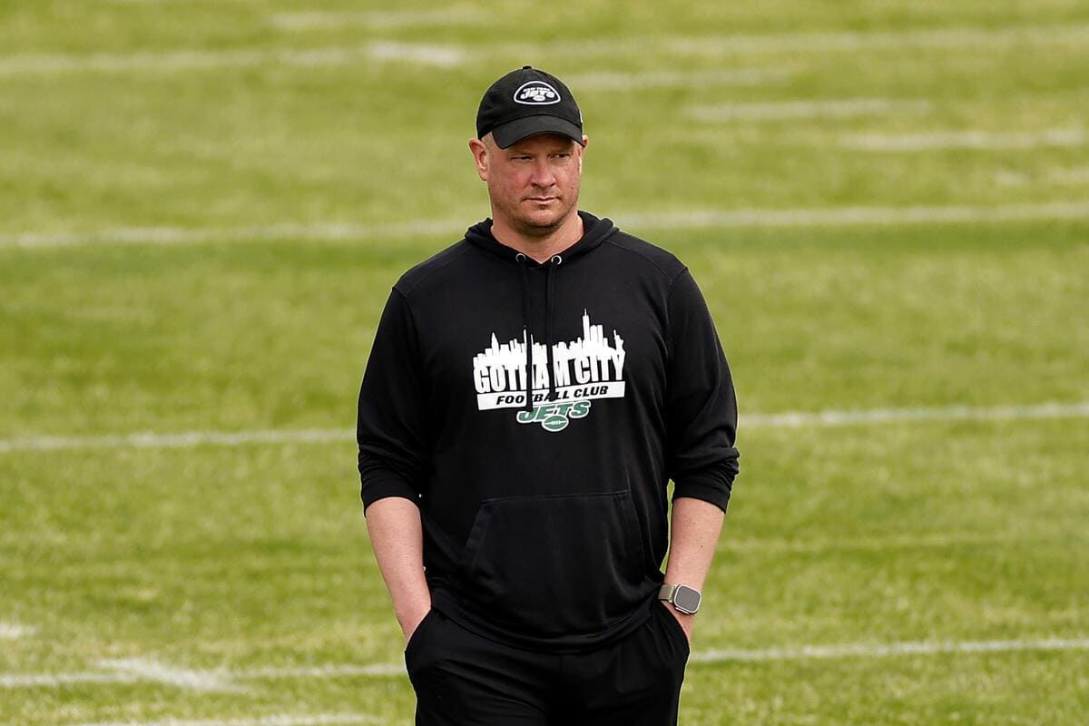 New York Jets: Rodgers’ close friend Hackett stripped of play-calling duties