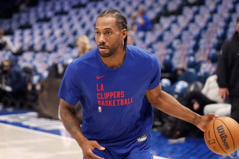 Kawhi Leonard practises with the Clippers as he edges closer to return