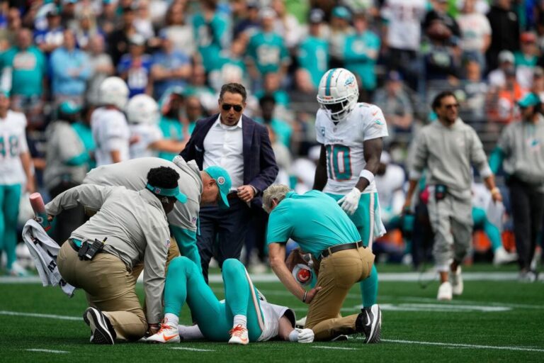 Miami Dolphins wait on Thompson injury, hope to avoid QB crisis ahead of Titans clash