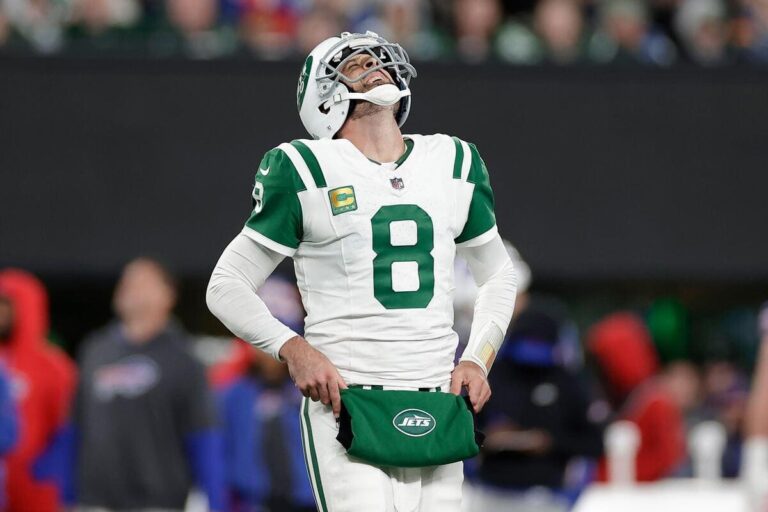 Aaron Rodgers frustrated with ‘giveaway’ as New York Jets find a way to lose again