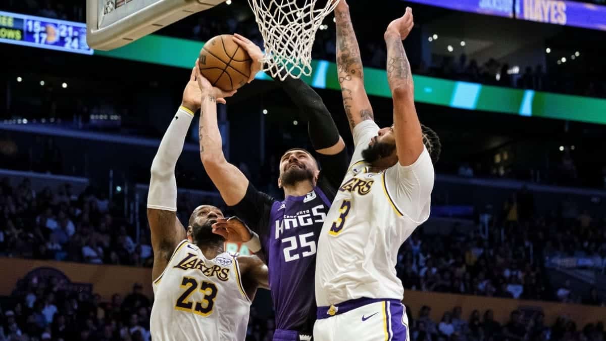 NBA: James and Davis combine for 63 points as Lakers beat Kings