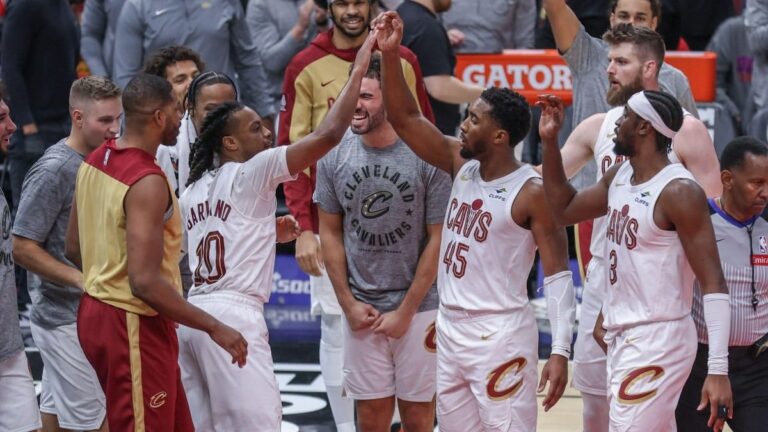 Cavaliers make history by beating Bulls to maintain unbeaten start