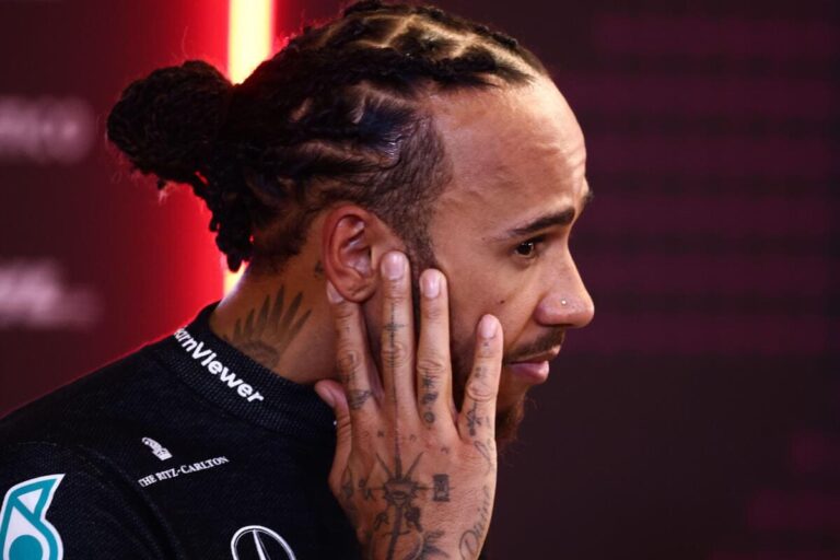 F1: Hamilton eliminated from Abu Dhabi GP Q1 after “idiotic” and “inexcusable” Mercedes team errors